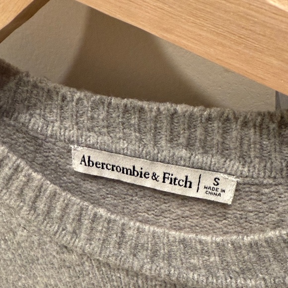 Abercrombie & Fitch Heather Gray Crew Neck Sweater - Picture 2 of 3